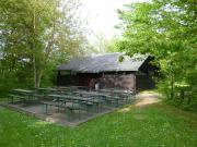 Unsere Grillhütte mit Terrasse für 80 Personen